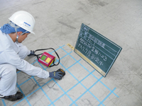 プロフォメーターによるかぶり厚測定状況